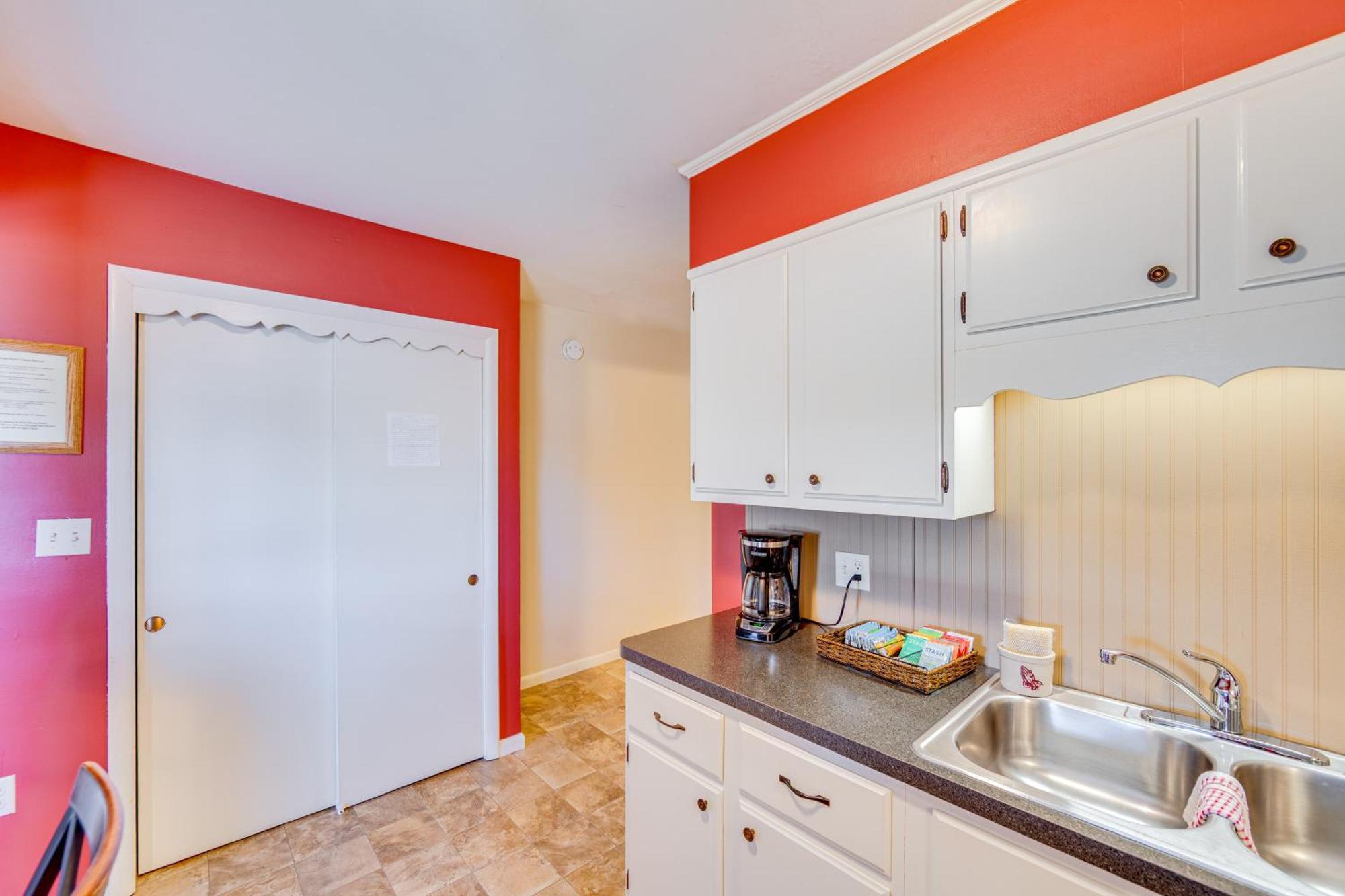 Dutch Country Schoolhouse Haven With Grill! Apartment Gap Exterior photo